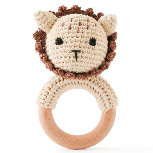 Вязаная погремушка Лев (коричневая) на деревянном колечке